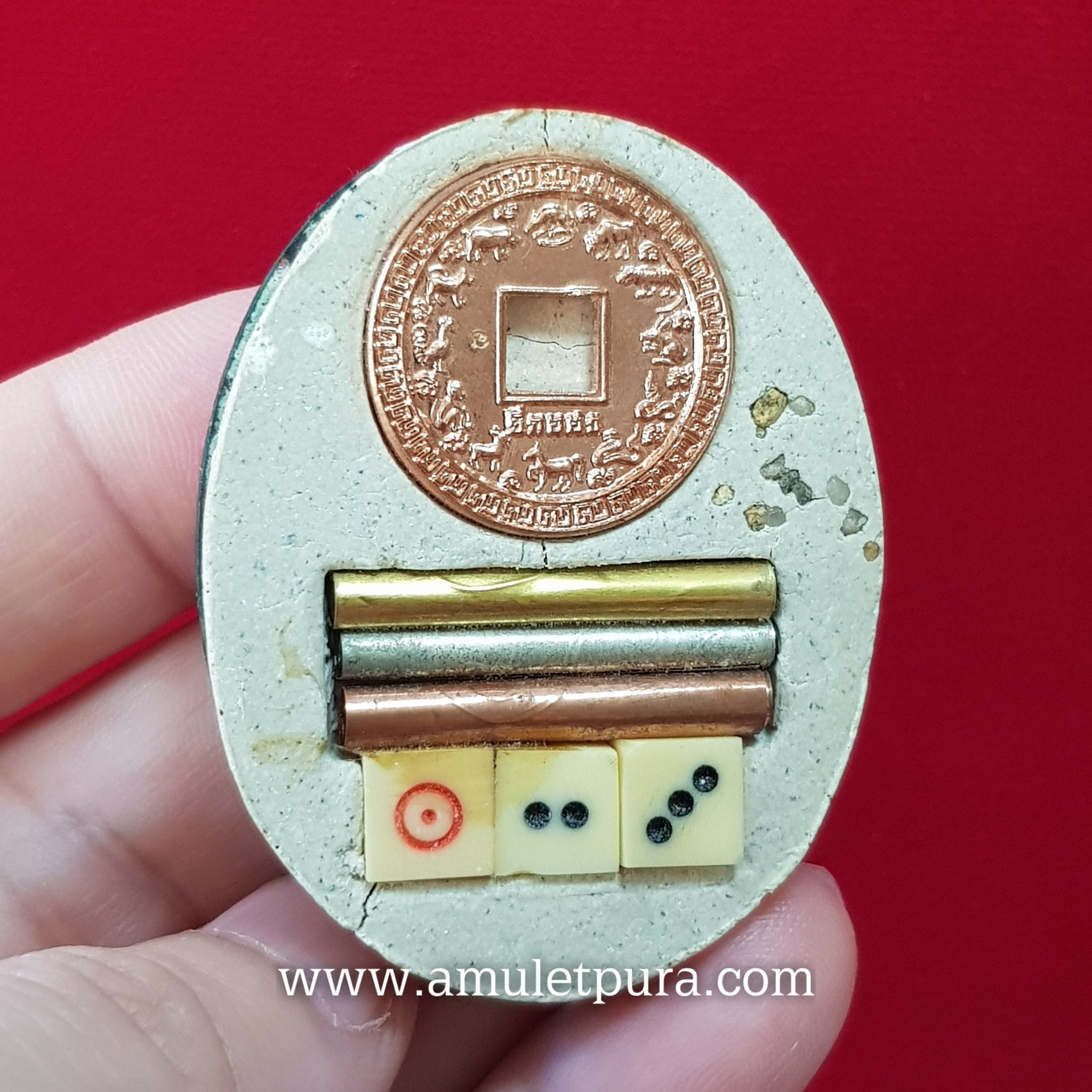 ล็อกเก็ตเจ้าพ่อยี่กอฮง(พิมพ์ใหญ่)รุ่นเศรษฐีรวยทรัพย์ ปี53 หลวงปู่คีย์ วัดศรีลำยอง จ.สุรินทร์(ด้านหลังฝังมวลสารศักดิ์สิทธิ์ ลูกเต๋า ตะกรุด เหรียญจีนโบราณ)