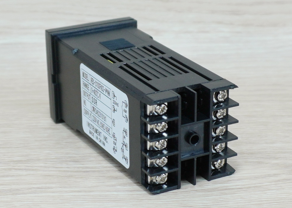 เครื่องควบคุมอุณหภูมิระบบ PID รุ่น REX-C100FK02-V*AN (240V/50HZ) + Thermocouple 0 to 400 °c