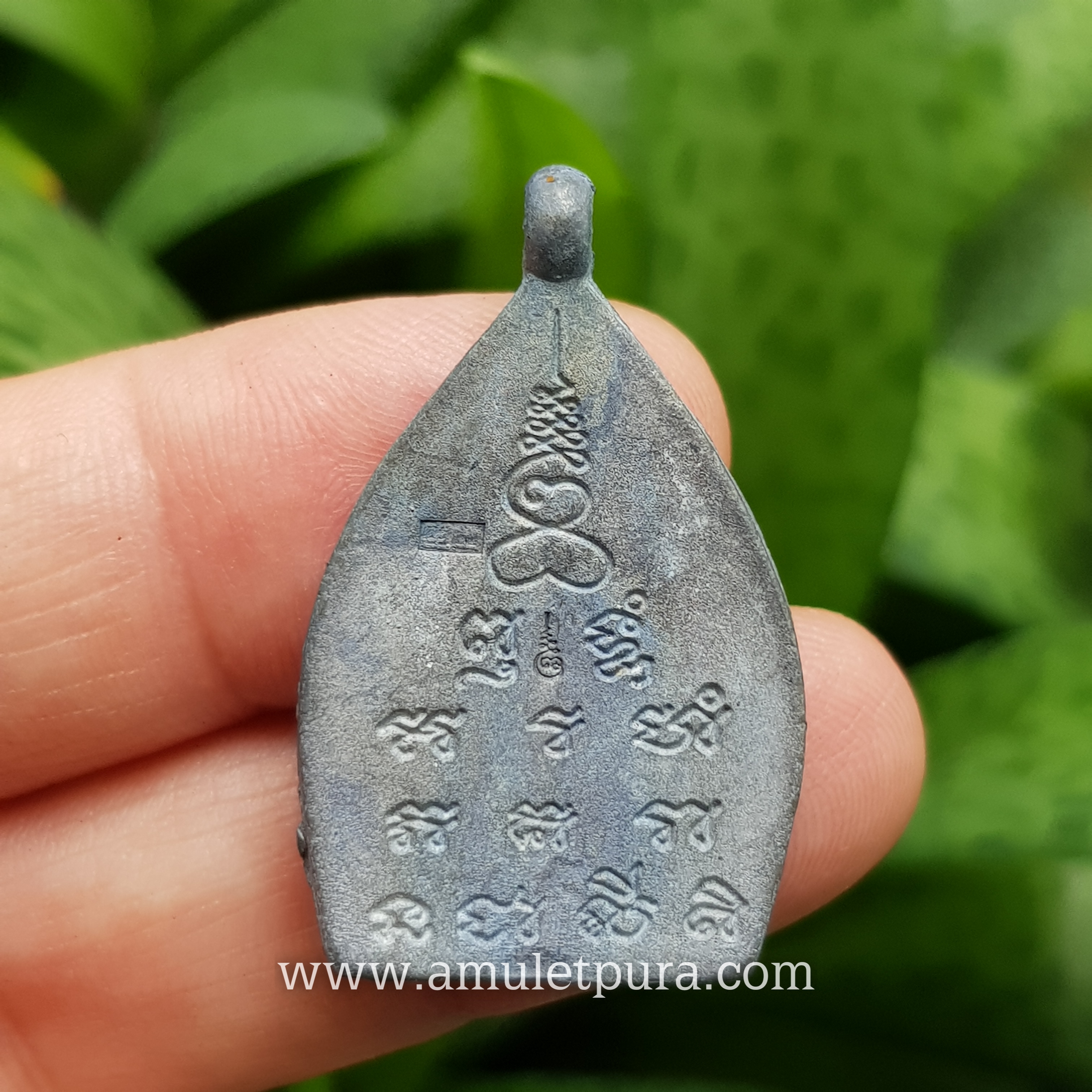 เหรียญเจ้าสัว (เนื้อแร่ศักดิ์สิทธิ์ แร่ชนวนเนื้อขี้นกเขาเปล้า หลวงปู่บุญ) รุ่นแรก ปี55 หลวงพ่อพร วัดบางแก้ว จ.นครปฐม (ตอก 2 โค้ด) สร้างตามตำรับสายวัดกลางบางแก้ว