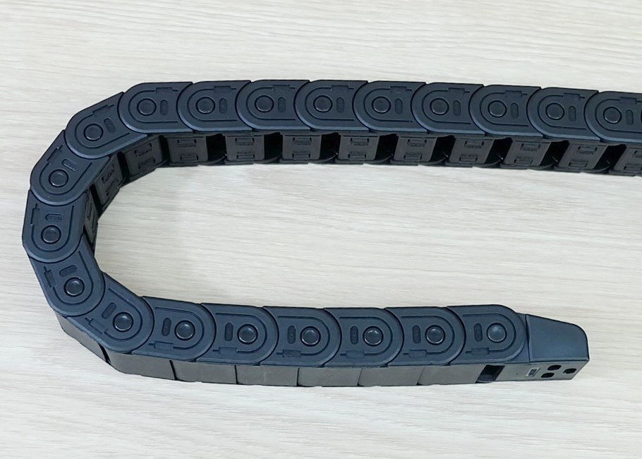 15 x 20 mm Cable Drag Chain R38mm ยาว 1M และ End Connectors (Semi-Enclosed)