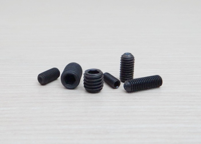 สกรูตัวหนอนดำ M6 ยาว 12mm (20ตัว/ถุง)