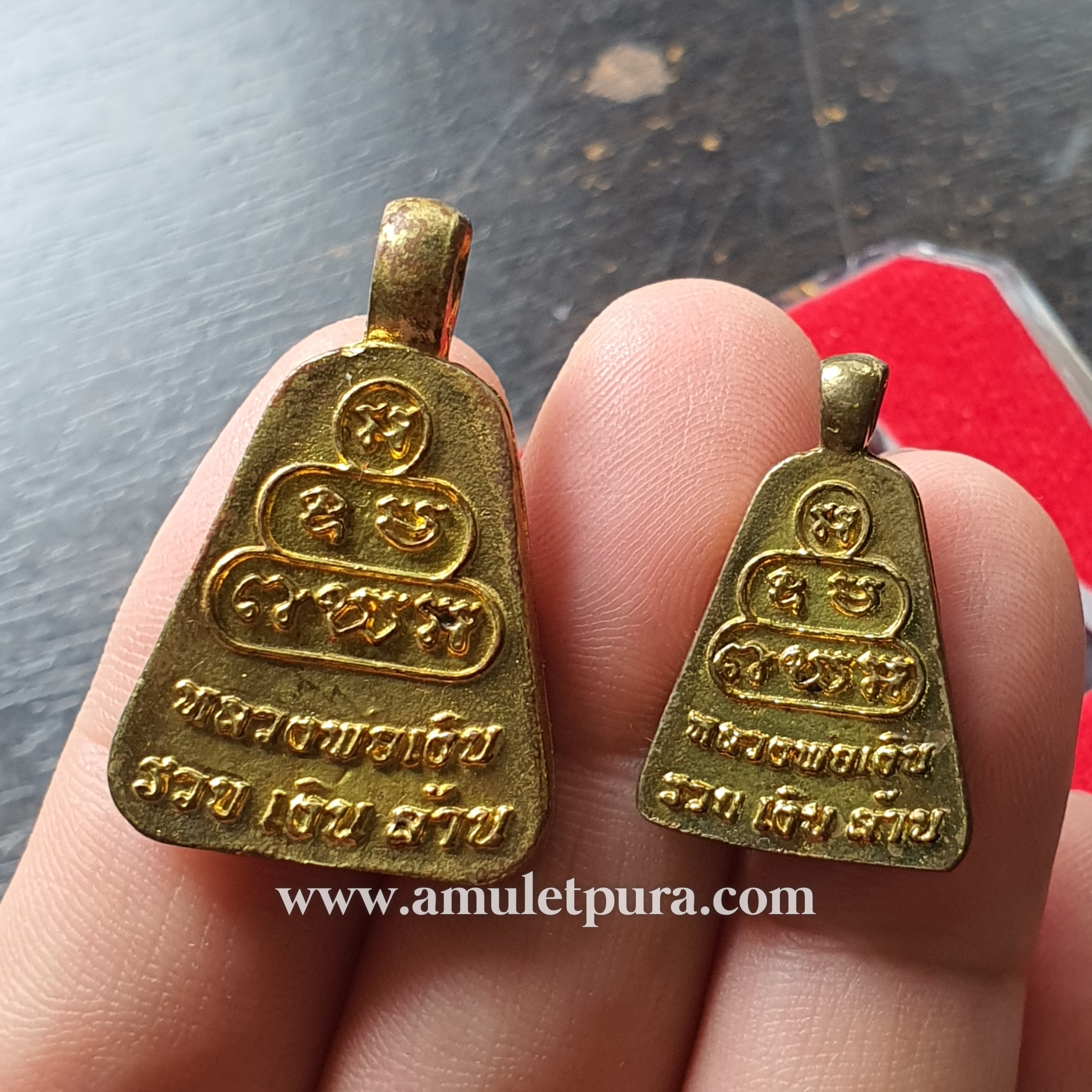 หลวงพ่อเงิน วัดบางคลาน (ชุดเหรียญจอบใหญ่-เล็ก เนื้อทองระฆัง) รุ่นรวยเงินล้าน ปี42 วัดบางคลาน จ.พิจิตร (ตอกโค้ด "เงิน" ที่สังฆาฏิ หมายเลข1833)