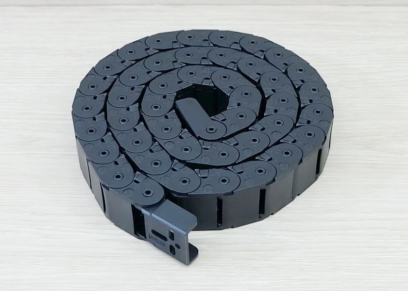 15 x 20 mm Cable Drag Chain R28mm ยาว 1M และ End Connectors (Semi-Enclosed)
