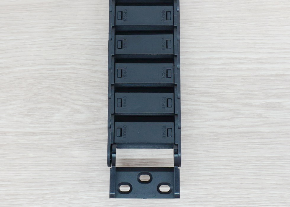 15 x 40 mm Cable Drag Chain R28mm ยาว 1M และ End Connectors (Semi-Enclosed)