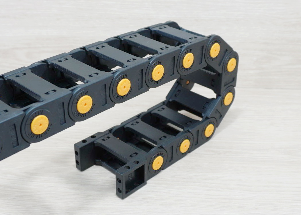 20 X 57 mm Cable Drag Chain R55mm ยาว 1M และ End Connectors (Bridge opening)