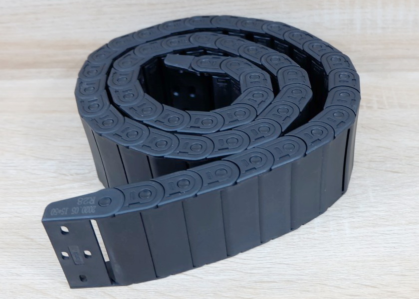 15 X 50 mm Cable Drag Chain R28mm ยาว 1M และ End Connectors (Semi-Enclosed)