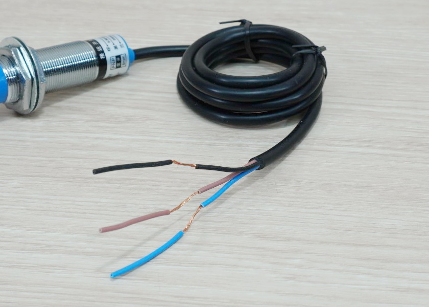 LJ18A3-8-Z/BY (PNP NO ระยะจับ 8mm) 6-36V DC Inductive Proximity Sensor