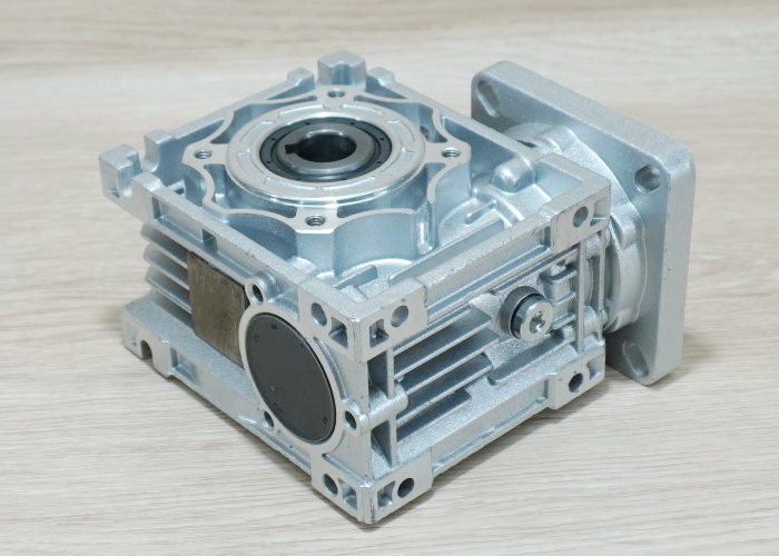 20:1 NMRV40 Worm Gearbox Speed Reducer for NEMA34 (shaft: input 14mm / Out 18mm)