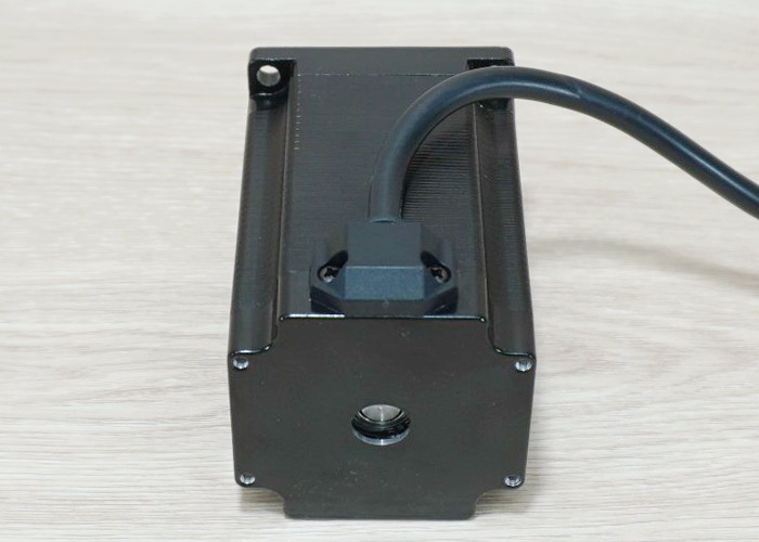 OUKEDA - Stepper Motor (Nema 23) แรงบิด 2.4N.m 4A Shaft 8mm (OK57DL82-404AD8) 1m Cable