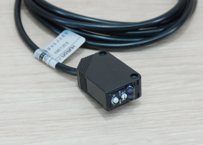 E3Z-LS63, Diffuse Photoelectric Switch 1-50 cm Detection Range (NPN, NO/NC)