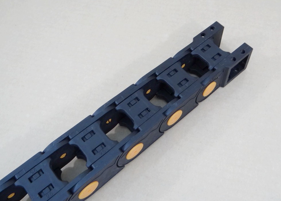 20 X 25 mm Cable Drag Chain R55mm ยาว 1M และ End Connectors (Bridge opening)