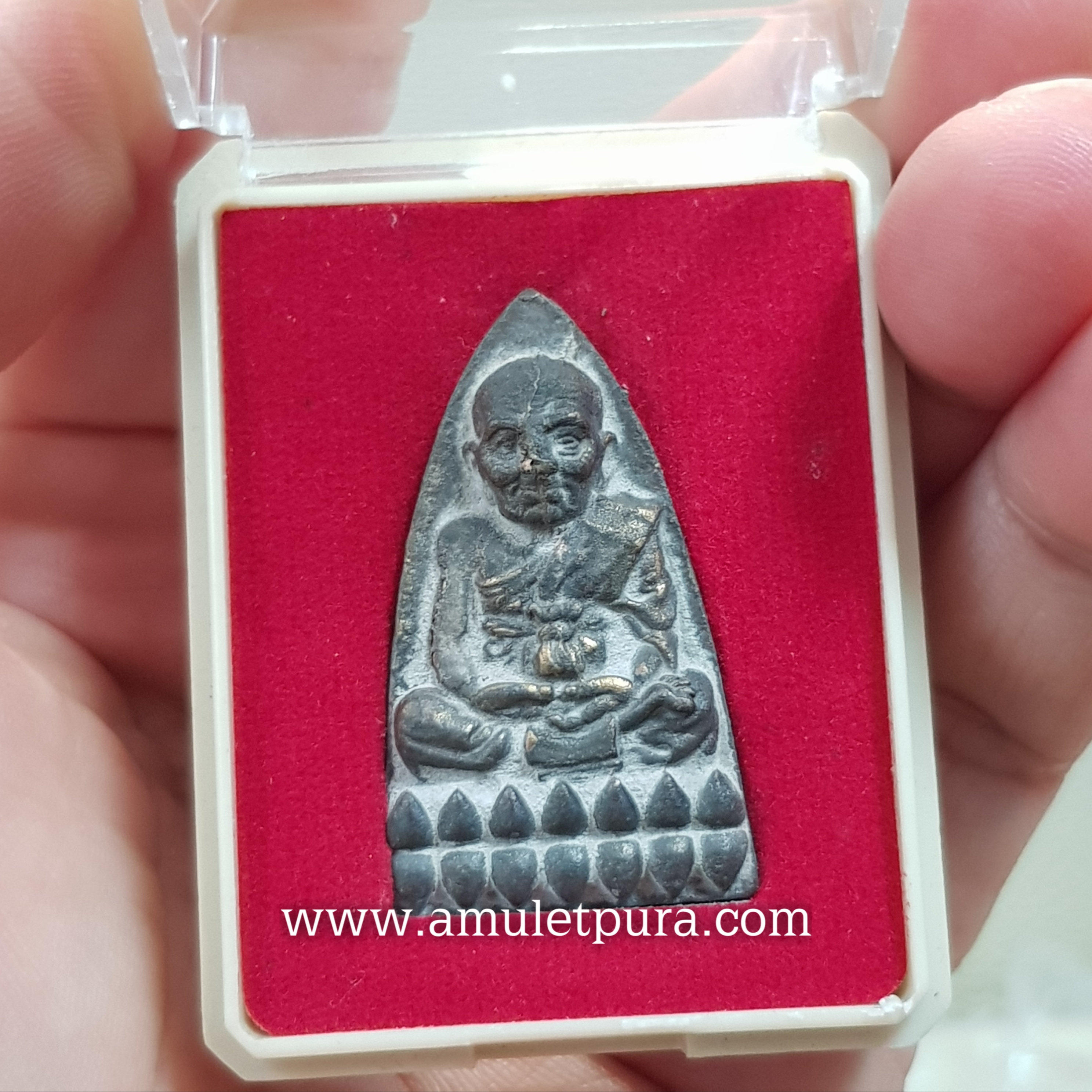 หลวงปู่ทวด หลังเตารีด พิมพ์ 50 ปี วัดเมืองยะลา(ทองผสม)รุ่นสันติสุข ปี52 พ่อท่านฉิน วัดเมืองยะลา จ.ยะลา(ตอกโค้ด หมายเลข๔๓๒๖)