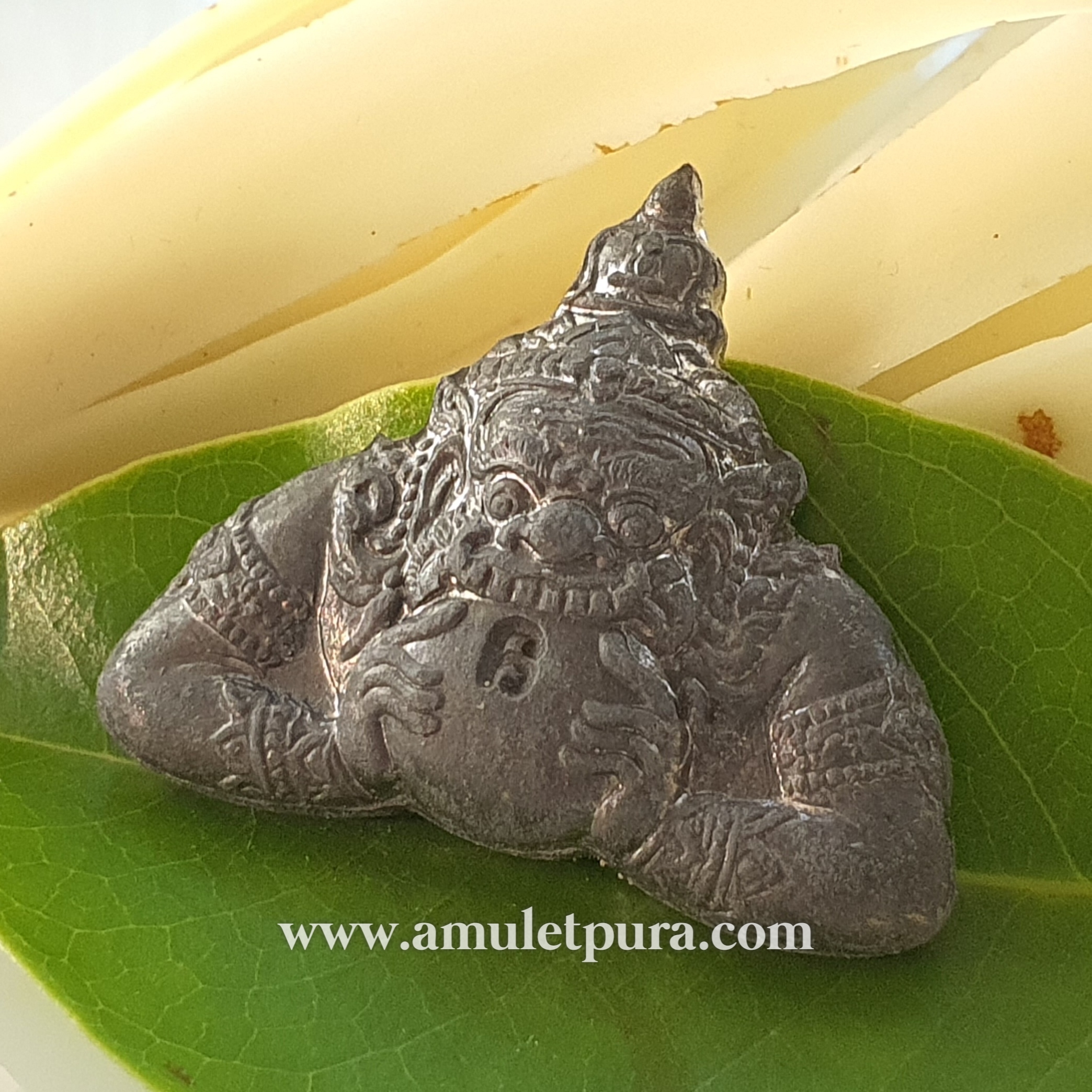 พญาราหูคุ้มชะตา มหาบารมี (ตะกั่วจารหลัง) ปี48 สำนักวัดเขาอ้อ จ.พัทลุง (ตอกโค้ด)