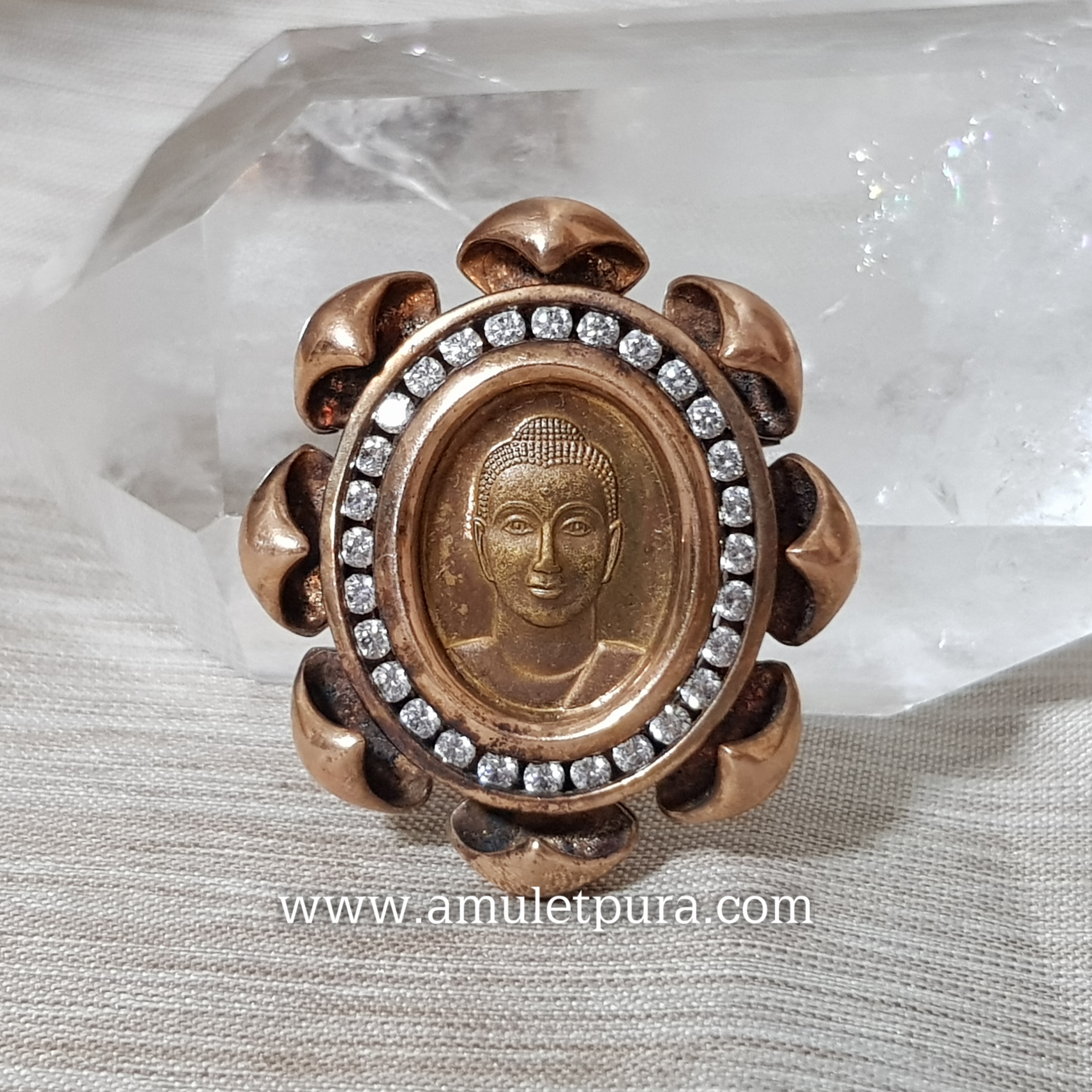 เหรียญพระพุทธล้อมเพชร หลังเข็มกลัด ที่ระลึกพิธีอุปสมบทหมู่ 7,000 รูป 7,000 ตำบลทั่วไทย ปี52 วัดพระธรรมกาย จ.ปทุมธานี