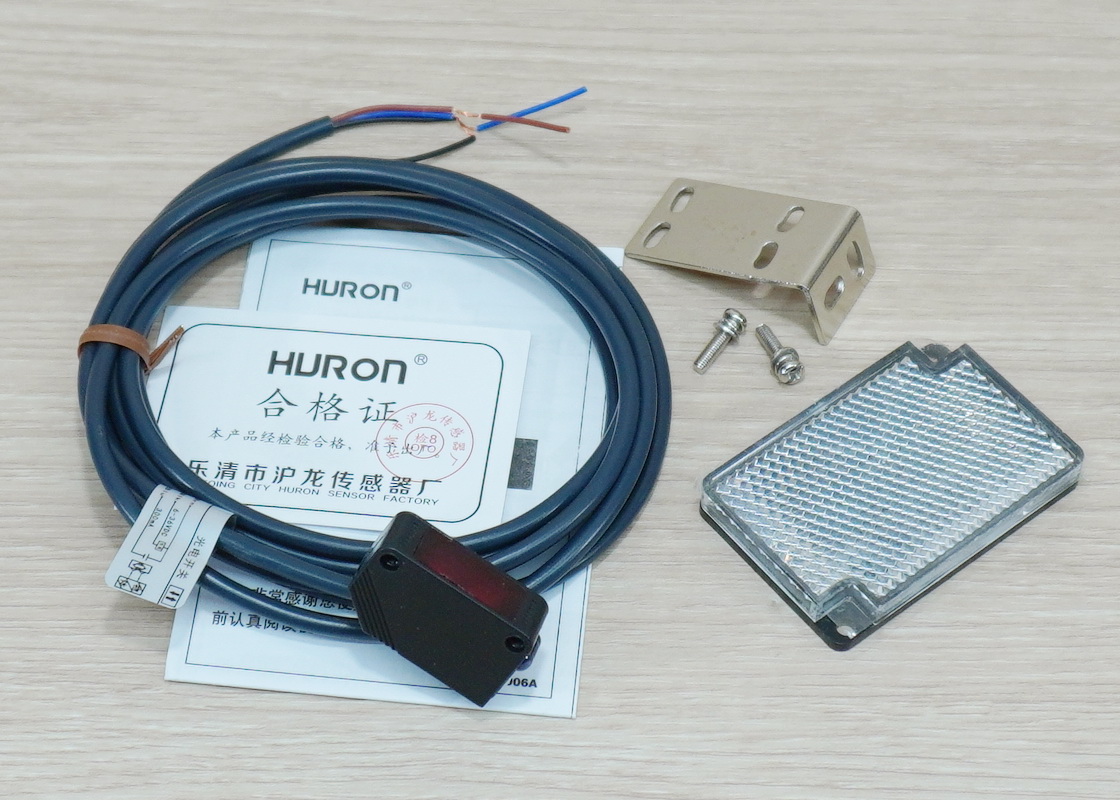 E3Z-R61, Mirror Reflection Photoelectric Switch 20-200 cm Detection Range (NPN, NO/NC)