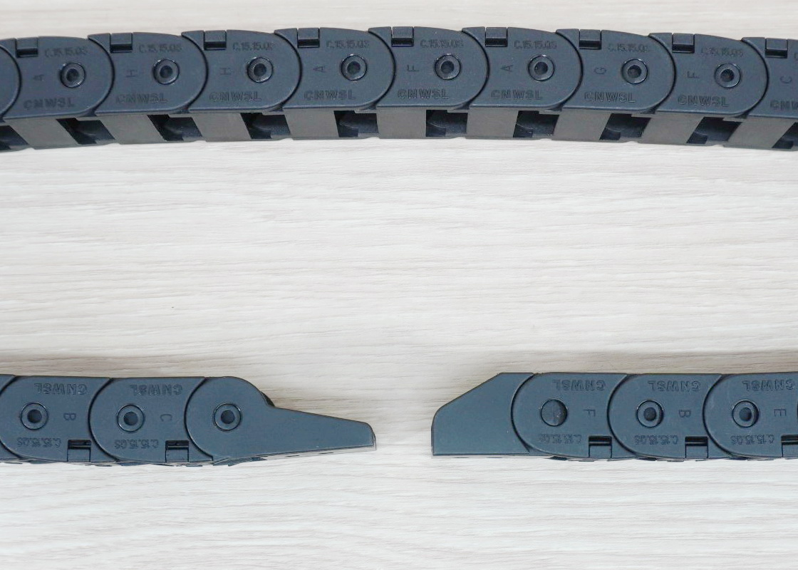 15 x 15 mm Cable Drag Chain R28mm ยาว 1M และ End Connectors (Bridge open outside)