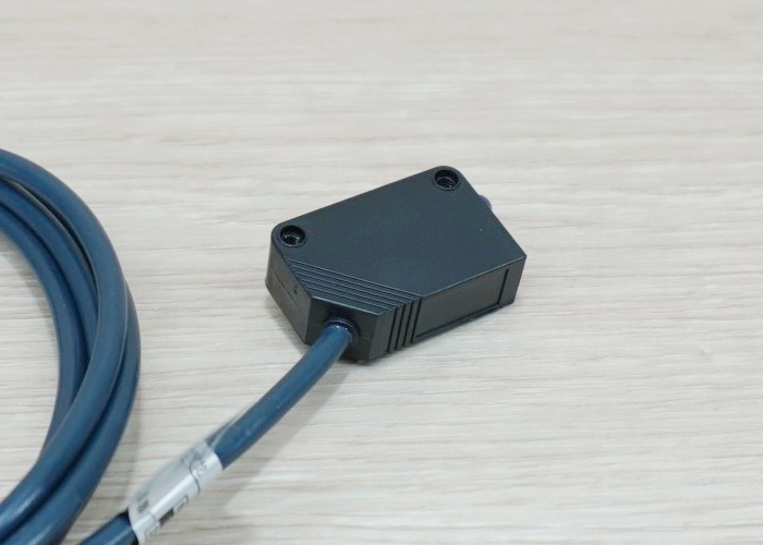 E3Z-R61, Mirror Reflection Photoelectric Switch 20-200 cm Detection Range (NPN, NO/NC)