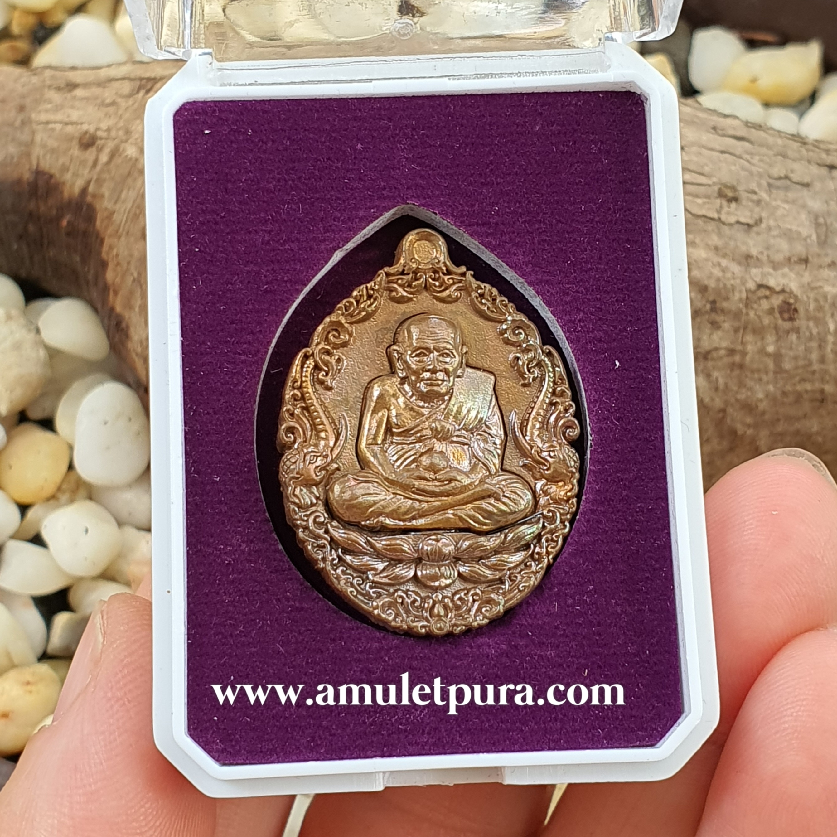 เหรียญหล่อหลวงปู่ทวดบรรจุกริ่ง(ทองแดงผิวไฟ)รุ่นเปิดโลกเศรษฐี58 วัดพระมหาธาตุฯ จ.นครศรีธรรมราช(ตอกโค้ด หมายเลข1562)