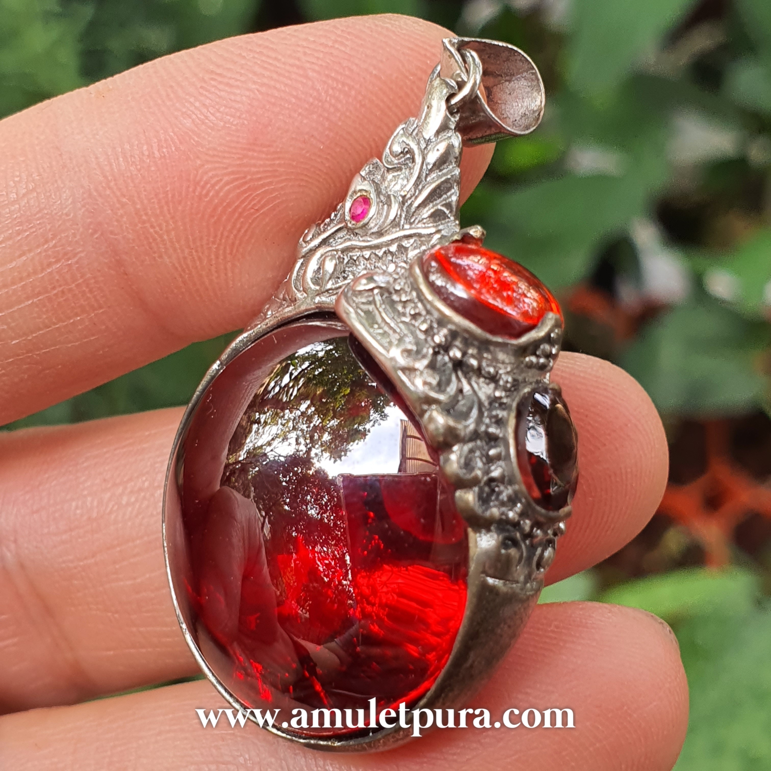 จี้เพชรพญานาคสีแดง ตัวเรือนเงินรูปพญานาค