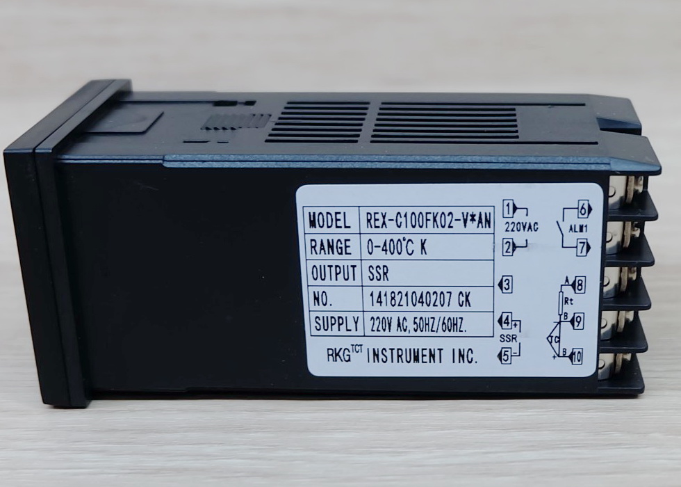 เครื่องควบคุมอุณหภูมิระบบ PID รุ่น REX-C100FK02-V*AN (240V/50HZ) + Thermocouple 0 to 400 °c