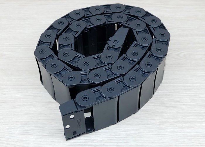 18 X 50 mm Cable Drag Chain R38mm ยาว 1M และ End Connectors (Semi-Enclosed)