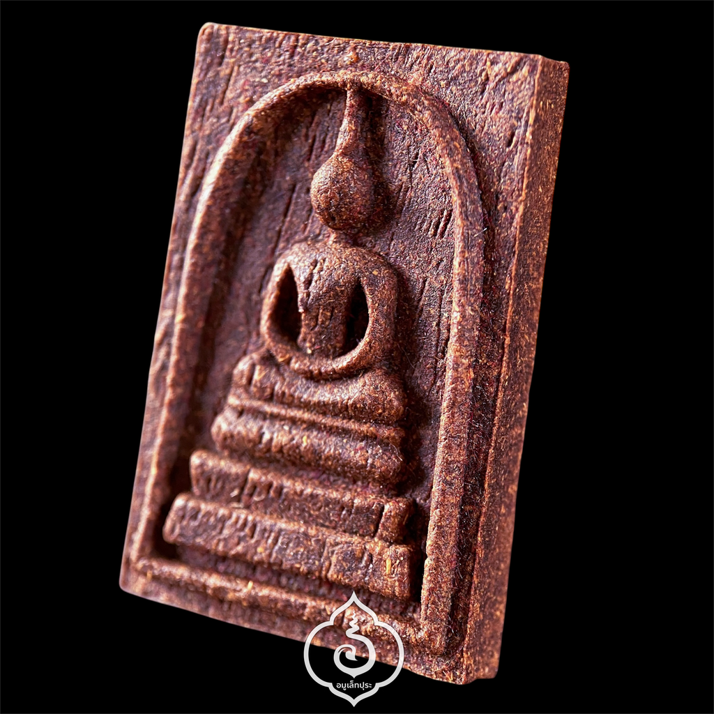 พระสมเด็จชินบัญชร รุ่นจักรพรรดิ์ ปี53 (เนื้อผงยาวาสนาจินดามณี ผสมแร่ลาวาภูเขาไฟ เหล็กน้ำพี้ และพญาสมิงเหล็ก ไม้ช่อฟ้าวัดระฆัง อายุ 200 ปี หลังพระคาถาชินบัญชร) วัดเจ้าอาม กรุงเทพฯ