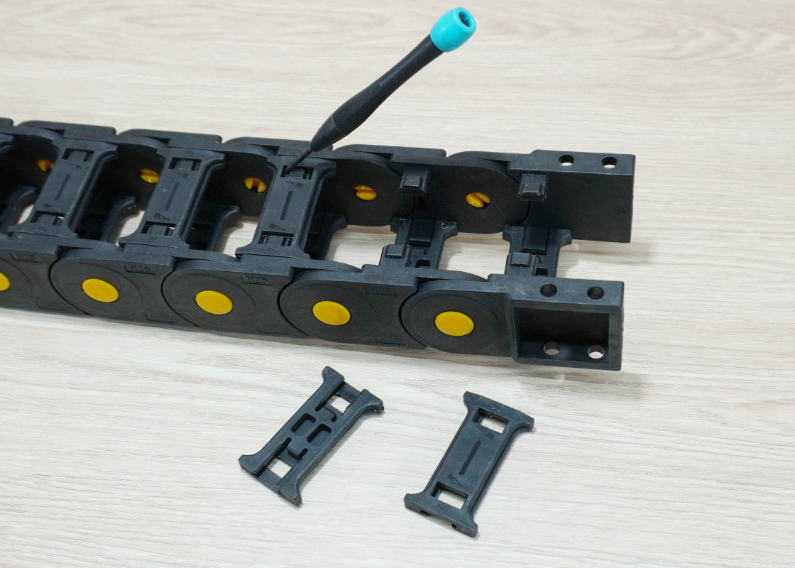 25 X 50 mm Cable Drag Chain R55mm ยาว 1M และ End Connectors (Bridge opening)