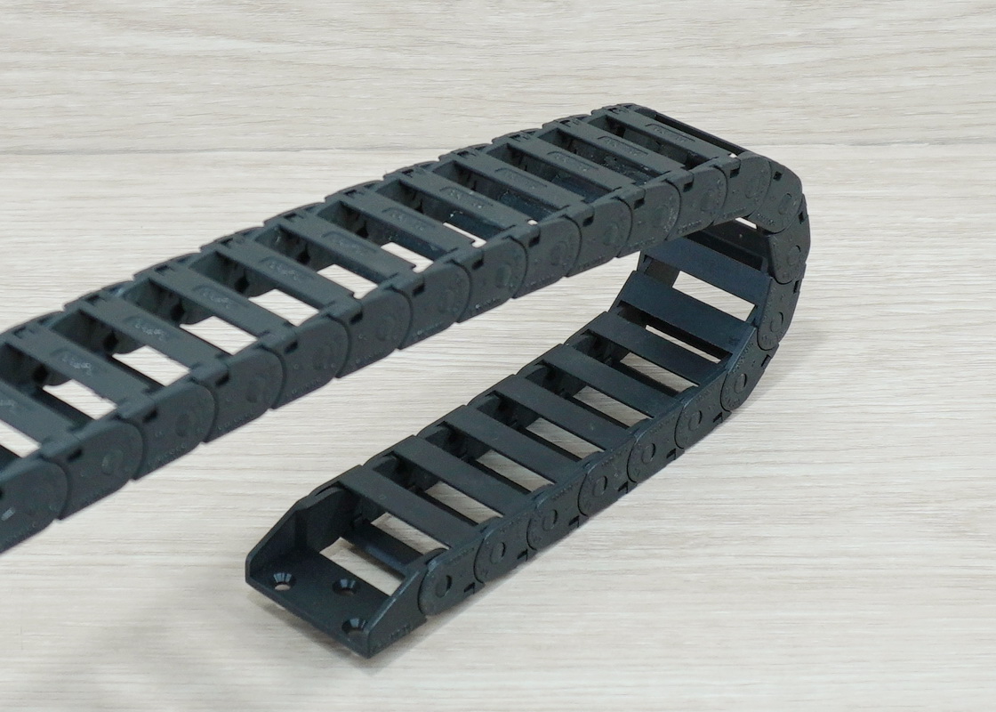 10 x 30 mm Cable drag chain R28mm ยาว 1M และ End Connectors (Bridge open outside)