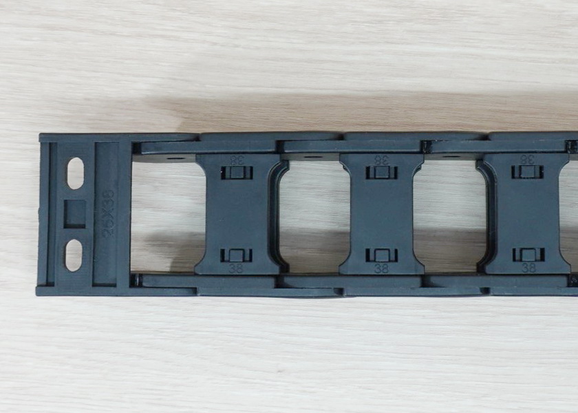 25 X 38 mm Cable Drag Chain R55mm ยาว 1M และ End Bridge Connectors (Bridge opening)