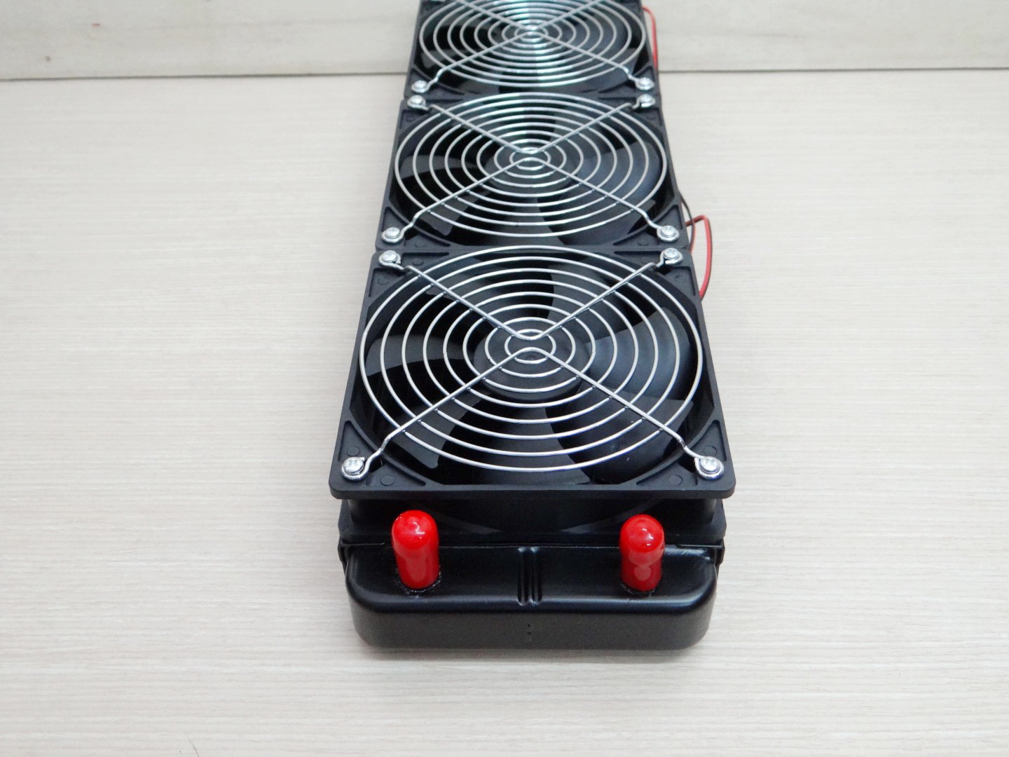 360mm (หัวจุก 10mm) Aluminum Radiator Water Cooling 18 Tube Heat Exchanger + 3 Fan 12V DC