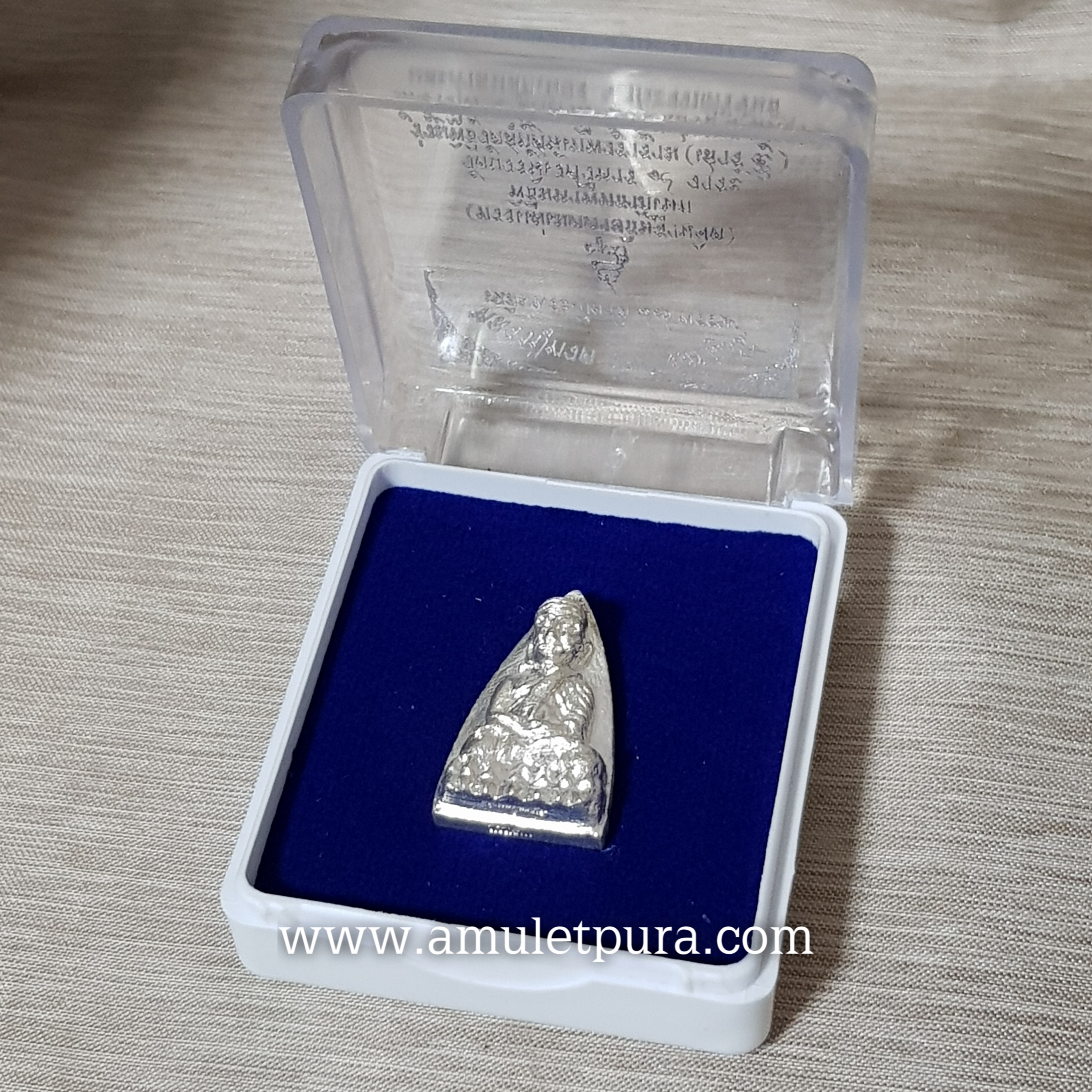 หลวงปู่ทวด พิมพ์เตารีดใหญ่ 2 หน้า กรรมการ เนื้อนวะพรายเงิน ปี43 สมเด็จพระสังฆราช วัดบวรนิเวศวิหารตอก (4 โค้ด หน้า คอจุด ก้นกรรมการ ลายเซ็นต์)