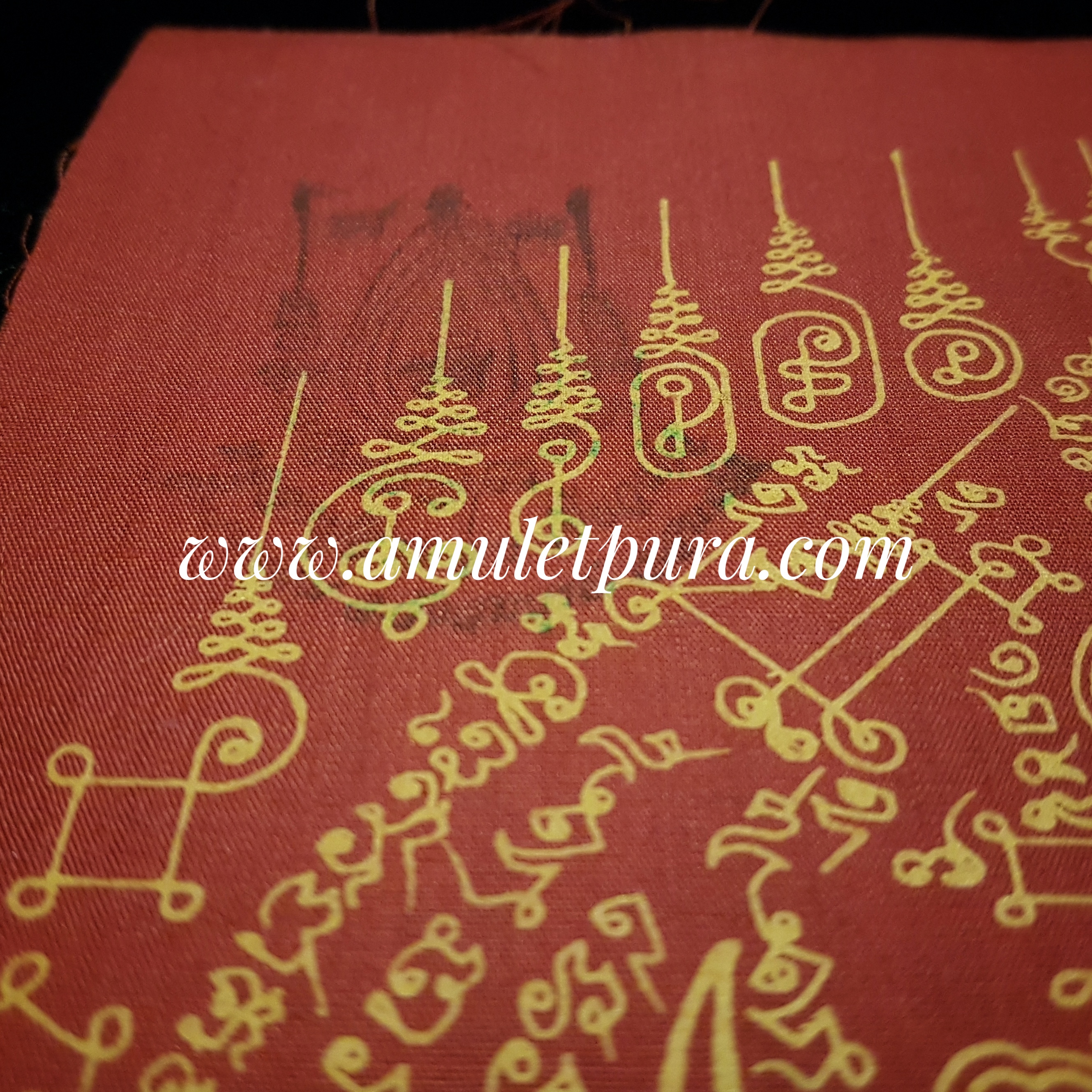 ผ้ายันต์พระนารายณ์ทรงครุฑ ปี50 หลวงปู่กาหลง วัดเขาแหลม จ.สระแก้ว(สีแดง)