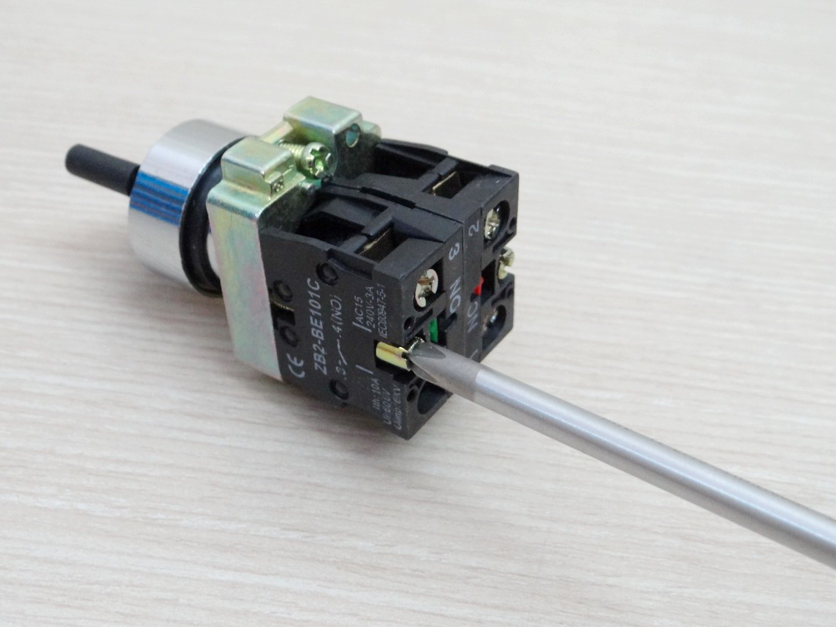 XB2-BD25 600V 10A (2-Position) Maintained Selector Rotary Self-locking Switch ON-OFF