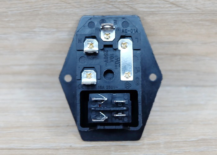 AC-01A Plug Socket 3 Pin Male AC250V พร้อมสวิทช์และฟิวส์ 10A