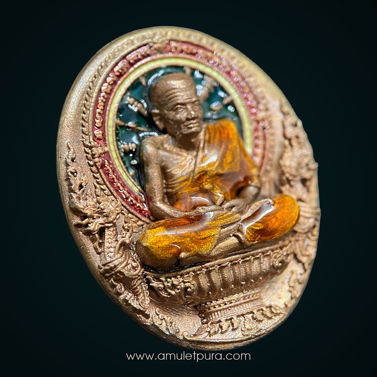 เหรียญหล่อหลวงปู่ทวด พิมพ์นั่งพาน รุ่นชนะมาร (กรรมการ นวะลงยาธงชาติ) ปี58 พ่อท่านเขียว วัดห้วยเงาะ จ.ปัตตานี (ตอกโค้ด หมายเลข 84)