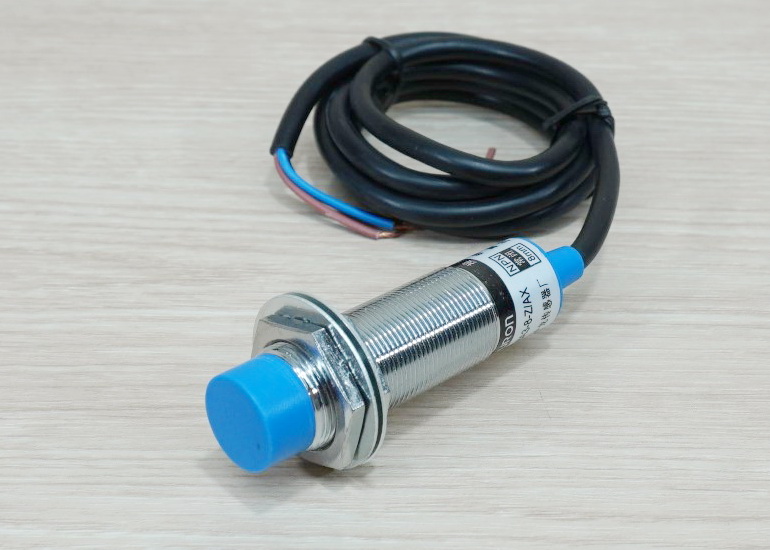 LJ18A3-8-Z/AX (NPN NC ระยะจับ 8mm) 6-36V DC Inductive Proximity Sensor