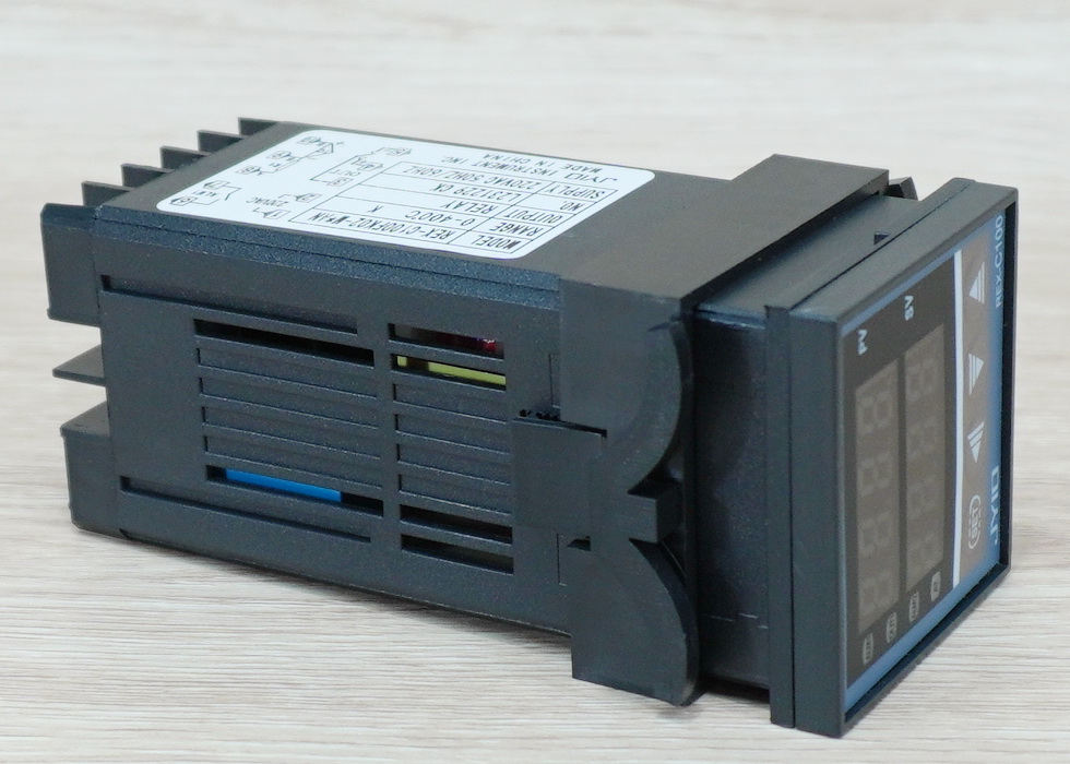 เครื่องควบคุมอุณหภูมิระบบ PID รุ่น REX-C100FK02-M*AN (240V/50HZ) + Thermocouple 0 to 400 °c
