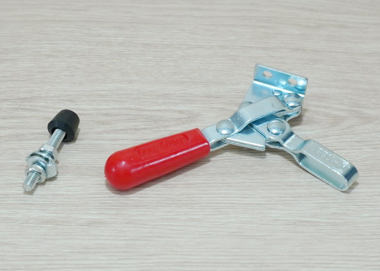 102B - 104mm Vertical Type Toggle Clamp 100kg Holding Capacity