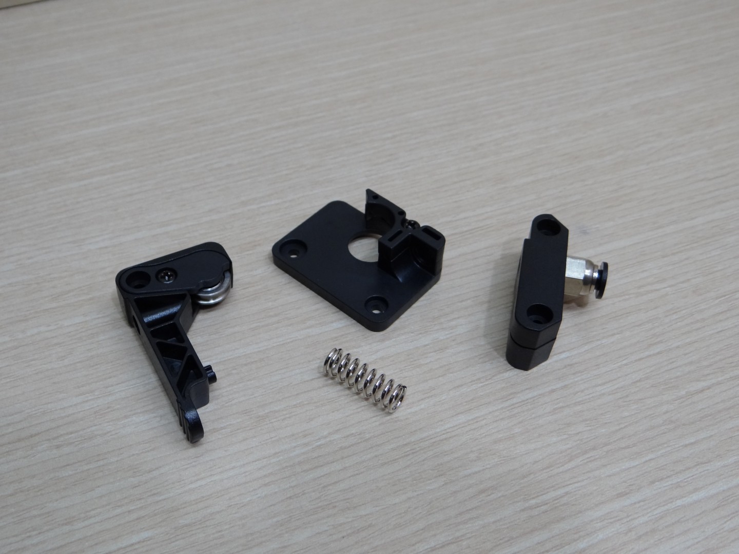 Left-hand Extruder 1.75mm feeding makerbot PC4-M5 injection pieces