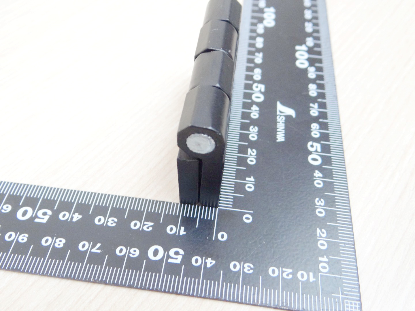 บานพับ Hinge 60x60 mm Zinc alloy หนา 6 mm ระยะรู 35x35 mm, รูยึด 6.5 mm (สีดำ)