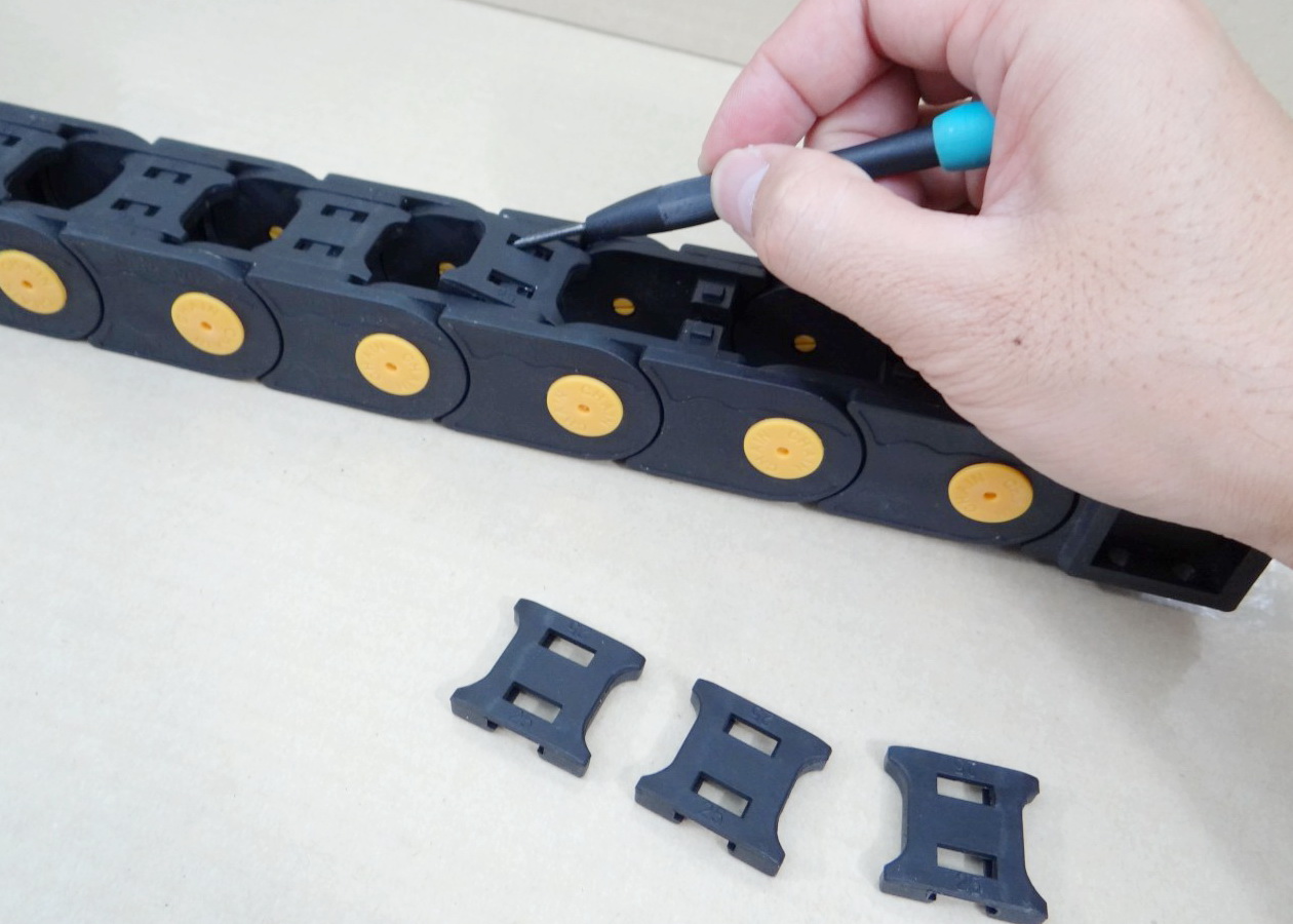 20 X 25 mm Cable Drag Chain R55mm ยาว 1M และ End Connectors (Bridge opening)