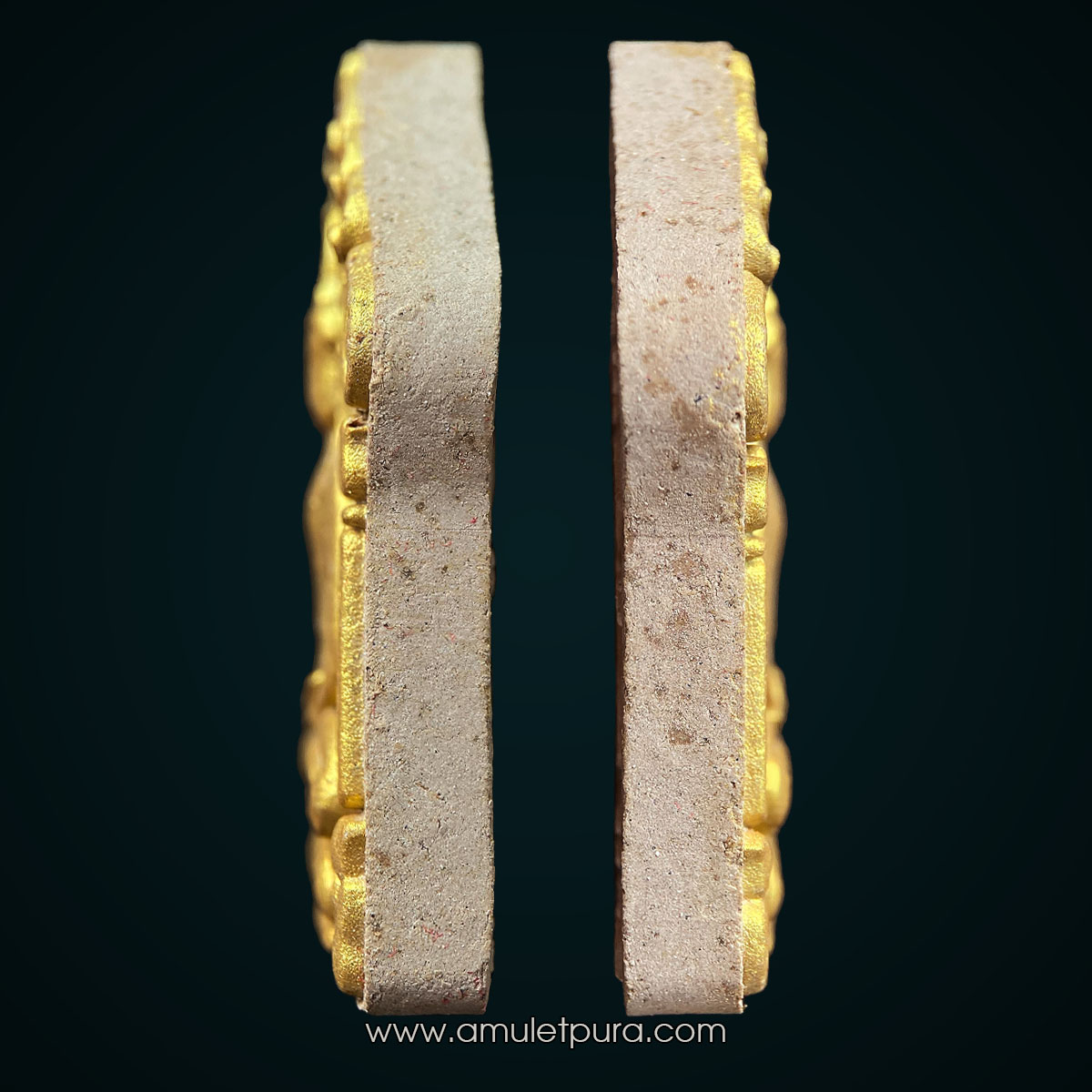 พระขุนแผนผงพรายกุมาร รุ่นธงชัยราชาโชค ปี57 วัดโพนงาม จ.ฉะเชิงเทรา (ทาทองด้านหน้า มีโค้ดใต้ฐาน)