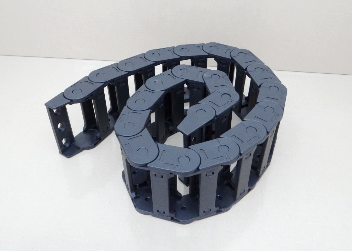 25 X 77 mm Cable Drag Chain R40mm ยาว 1M และ End Bridge Connectors (Bridge opening)