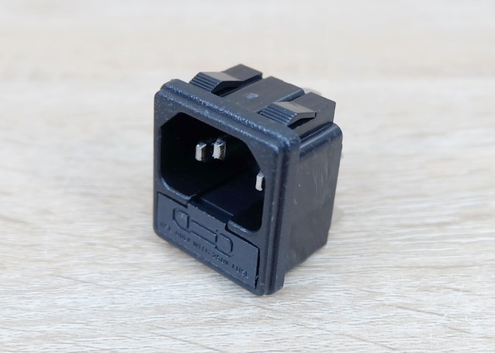 AC-02 Plug Socket 3 Pin Male AC250V พร้อมสวิทช์และฟิวส์ 10A