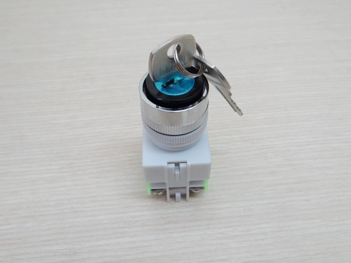 LAY37-20Y3 Rotary Switch + key 3 position 10A Flush NO-OFF-NO 22mm (Self-lock)