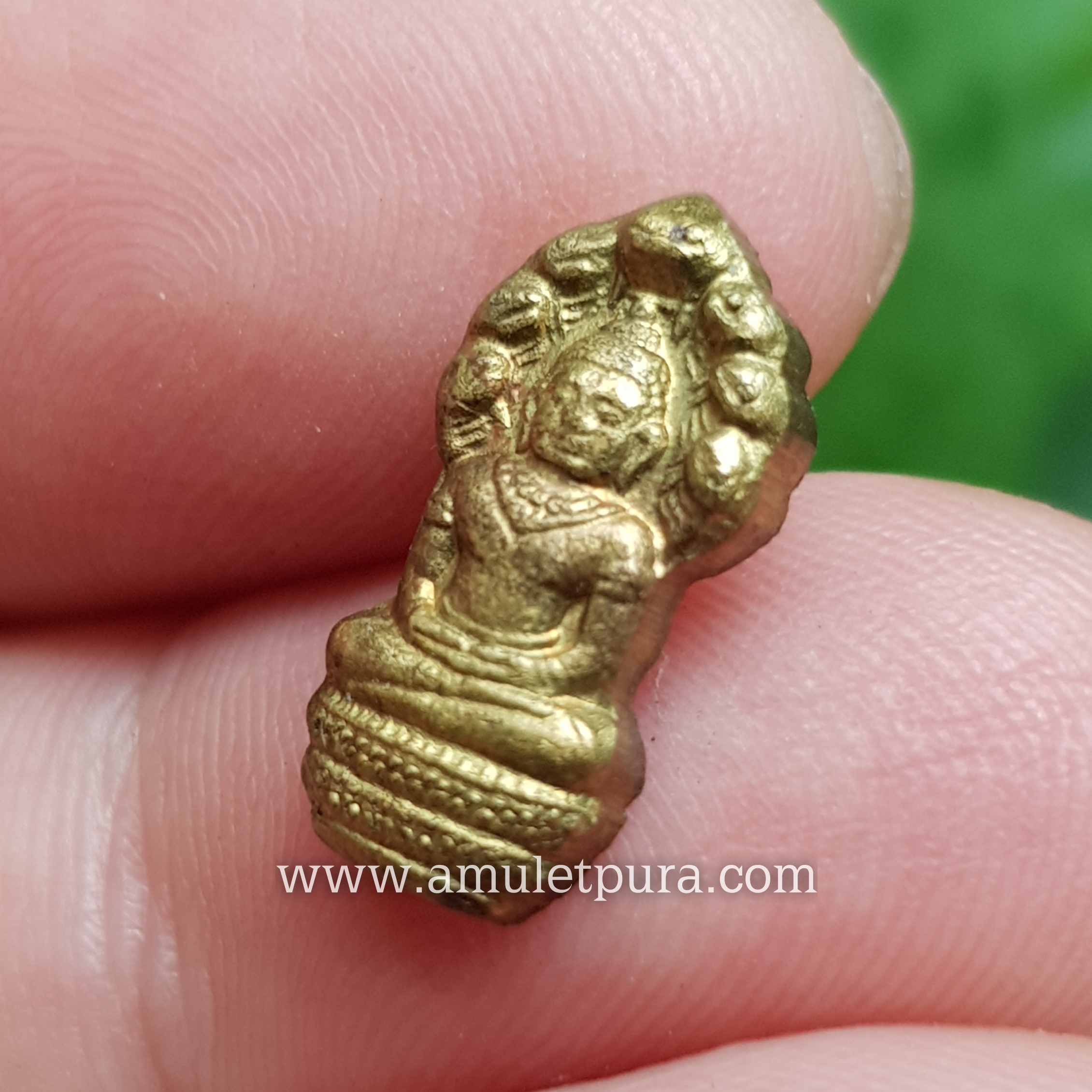 พระนาคปรกใบมะขาม (ทองฝาบาตร) ปี53 หลวงพ่อสาคร วัดหนองกรับ จ.ระยอง (มีโค้ด พร้อมรูปถ่ายหลวงพ่อด้านหลังปั้มยันต์ห้าหมึกแดง)