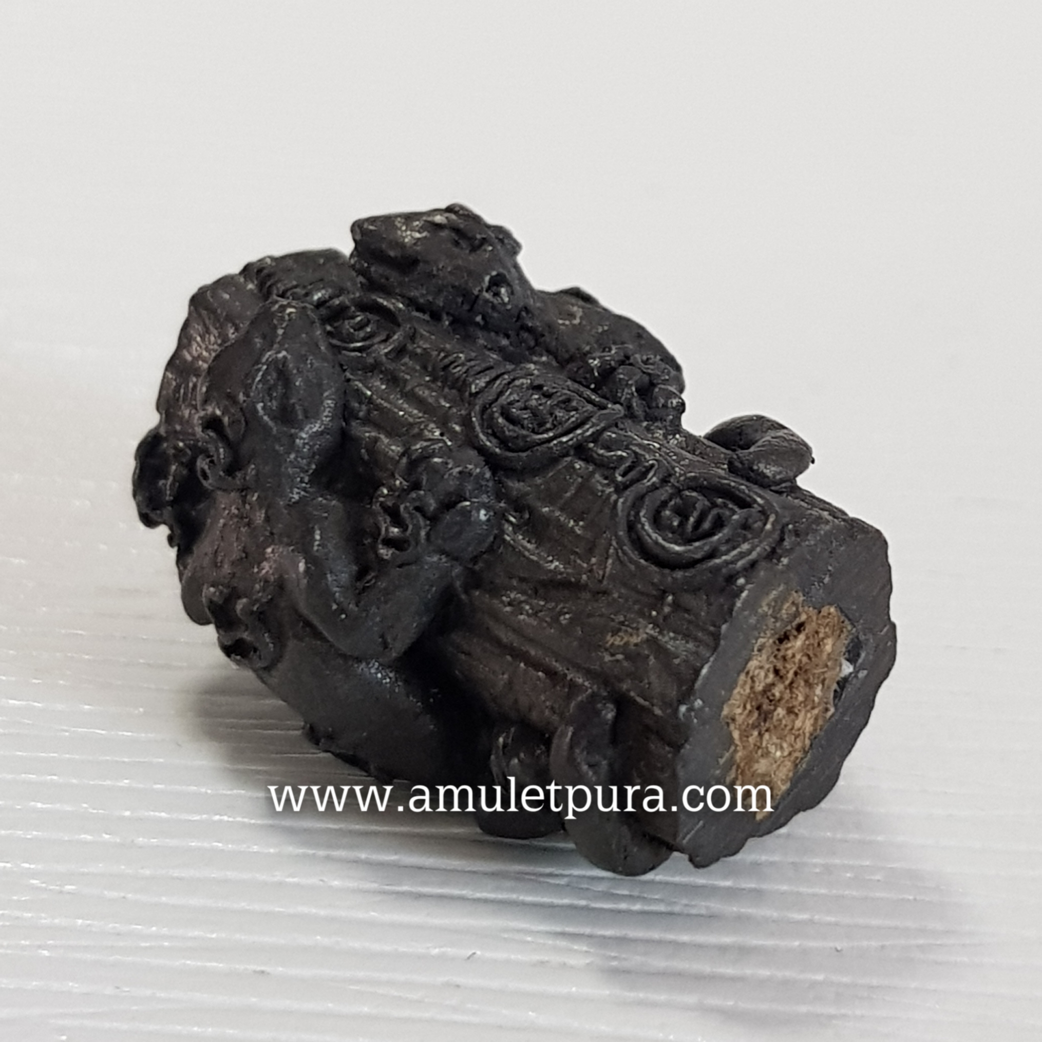 จิ้งจกเกี้ยวมหาเสน่ห์(โลหะชนวนโบราณรมดำ อุดกริ่งและมวลสาร)พระอาจารย์ปราโมท วัดเขาชะงุ้ม จ.ราชบุรี