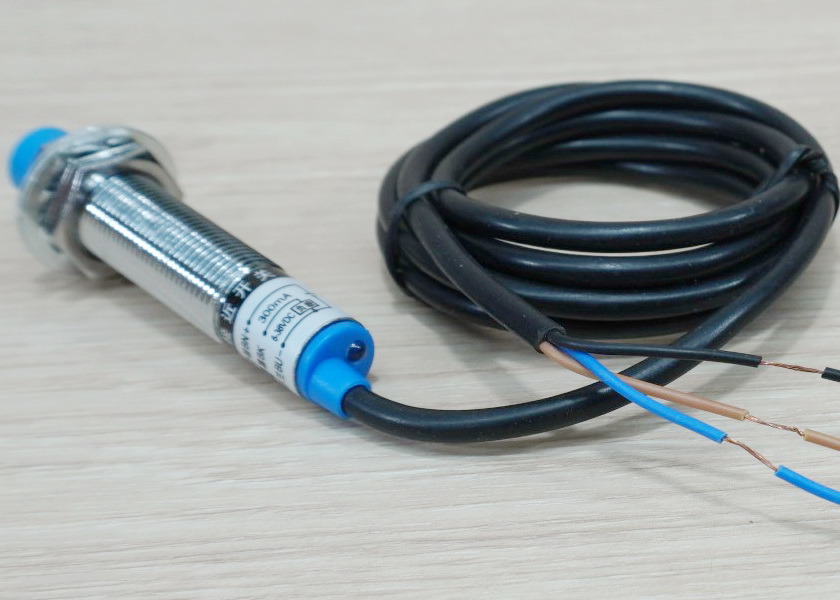 LJ12A3-4-Z/BY (PNP, NO ระยะ 4mm) 6-36V DC Inductive Proximity Sensor