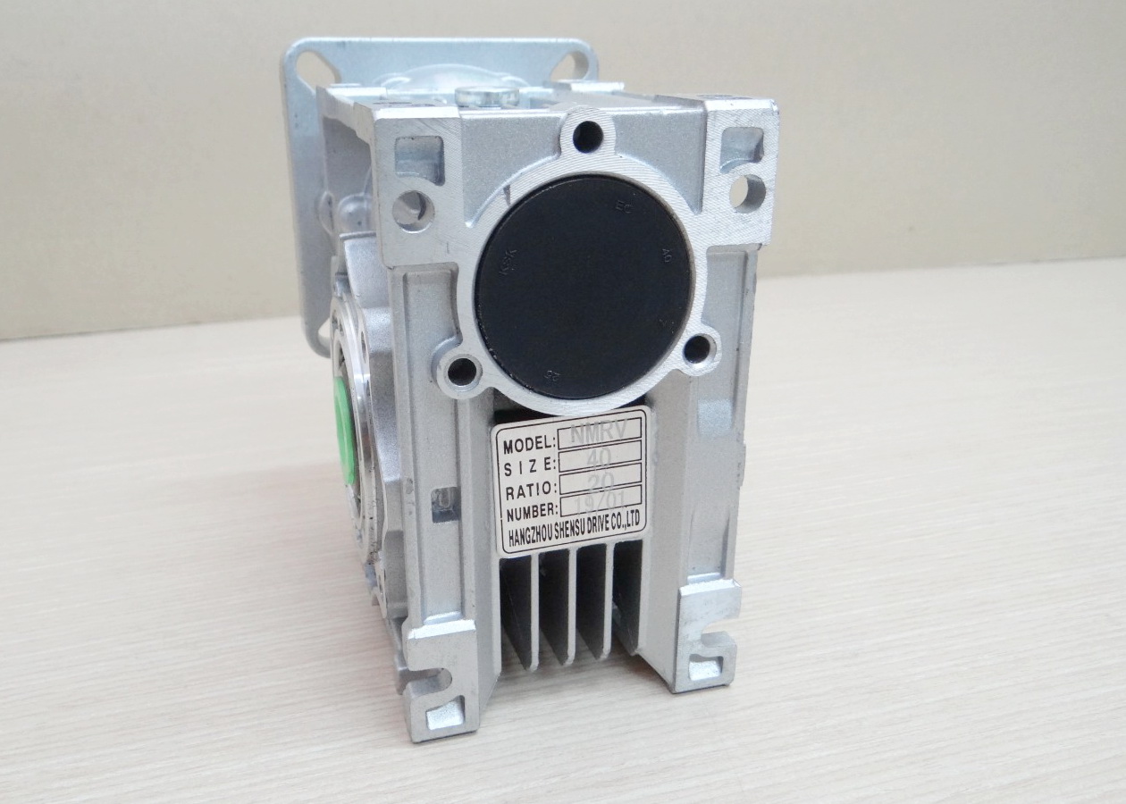 20:1 NMRV40 Worm Gearbox Speed Reducer for NEMA34 (shaft: input 14mm / Out 18mm)