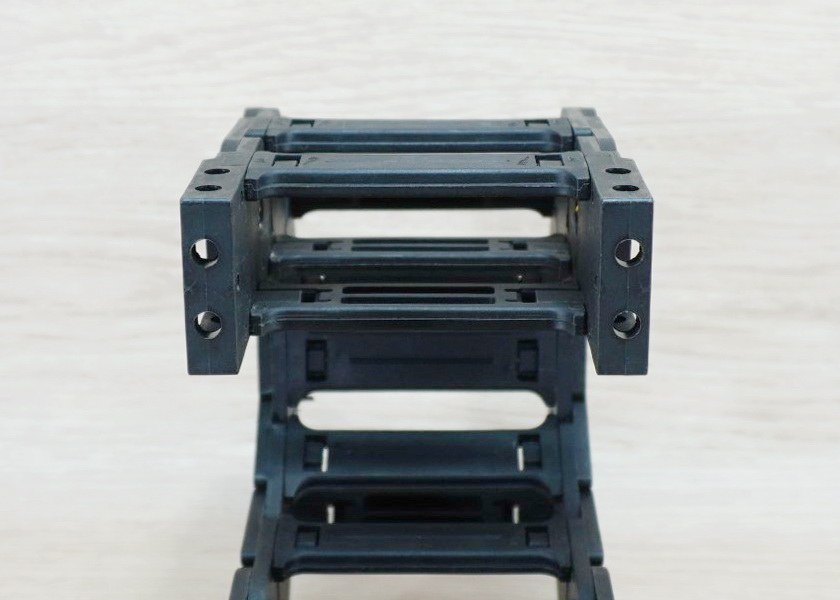 25 X 77 mm Cable Drag Chain R55mm ยาว 1M และ End Connectors (Bridge opening)